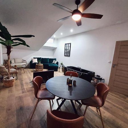 Chill N Grill Apartment 예세니크 외부 사진
