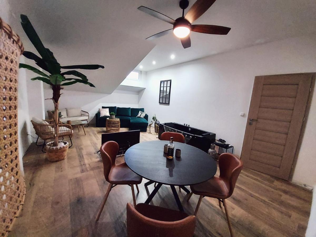 Chill N Grill Apartment 예세니크 외부 사진