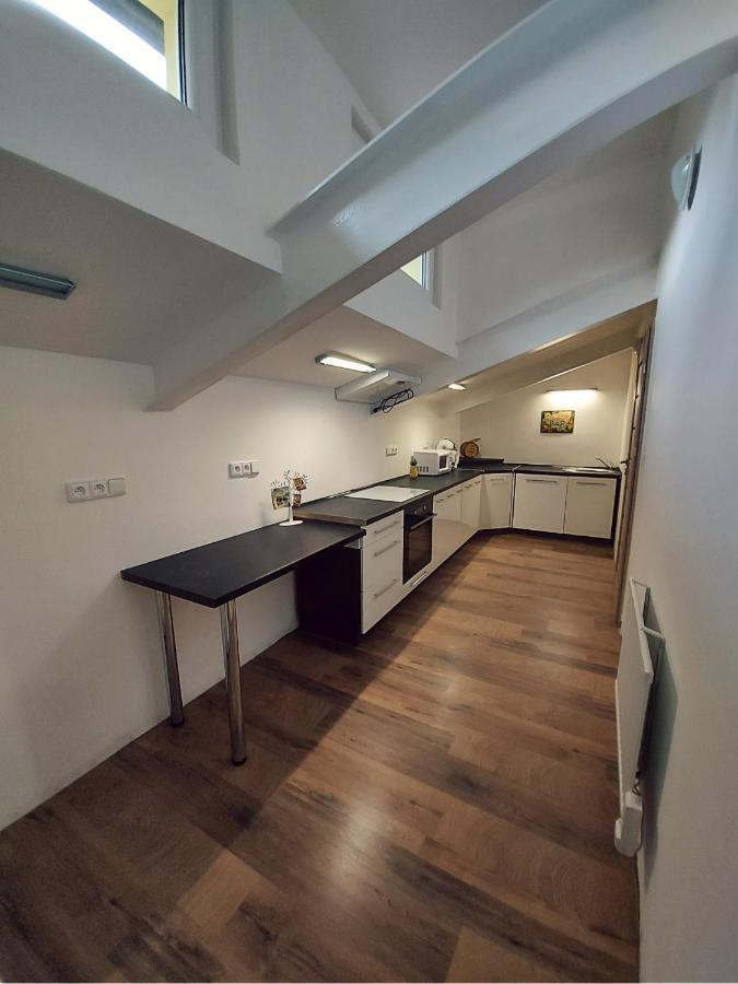 Chill N Grill Apartment 예세니크 외부 사진