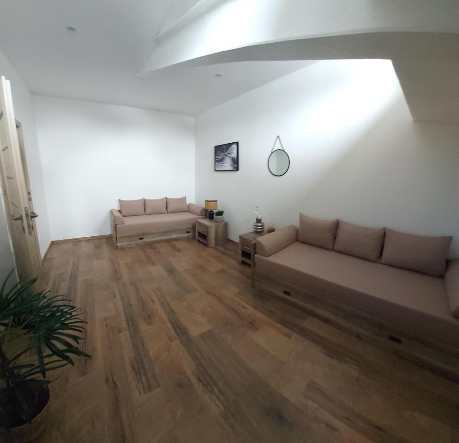 Chill N Grill Apartment 예세니크 외부 사진